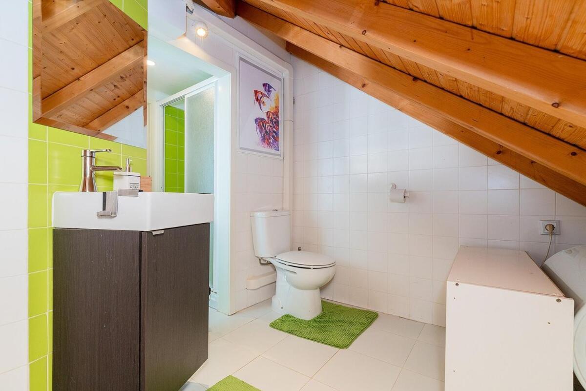 Attic Apartment With Balcony In Bairro Alto Lisboa Dış mekan fotoğraf
