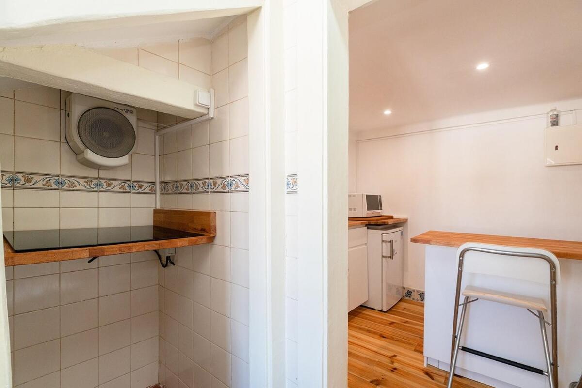 Attic Apartment With Balcony In Bairro Alto Lisboa Dış mekan fotoğraf