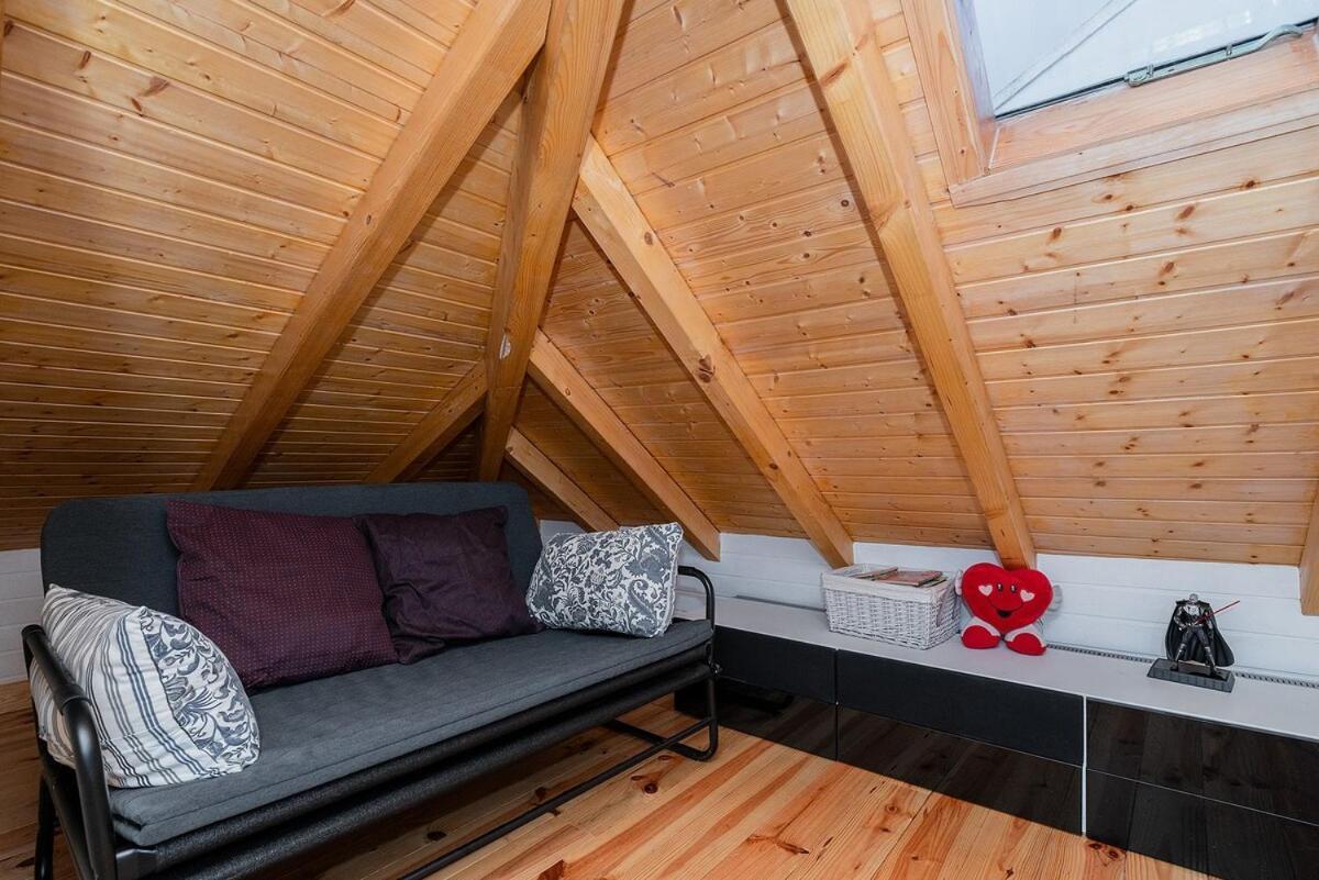 Attic Apartment With Balcony In Bairro Alto Lisboa Dış mekan fotoğraf