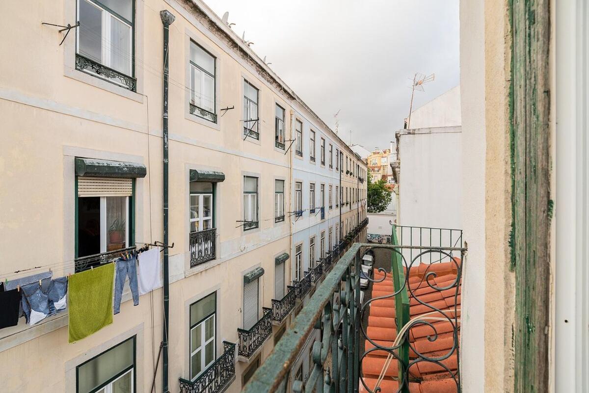 Attic Apartment With Balcony In Bairro Alto Lisboa Dış mekan fotoğraf