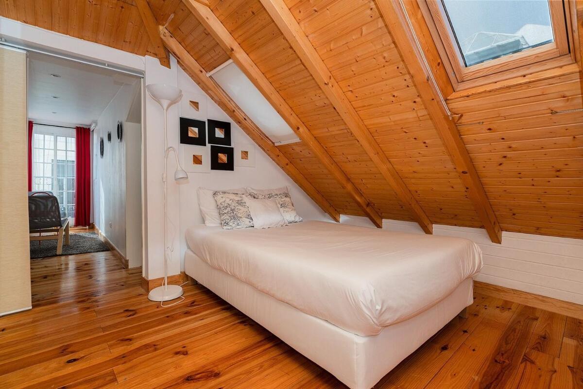 Attic Apartment With Balcony In Bairro Alto Lisboa Dış mekan fotoğraf