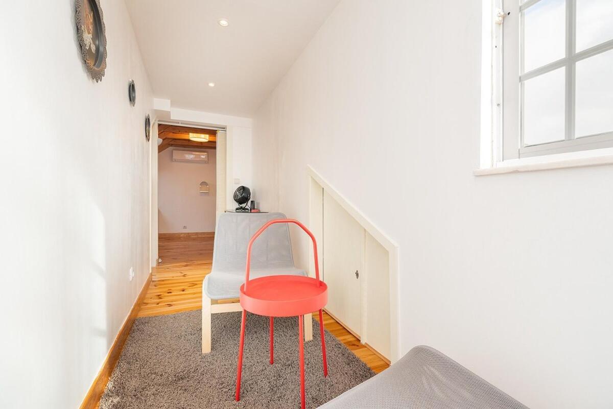 Attic Apartment With Balcony In Bairro Alto Lisboa Dış mekan fotoğraf