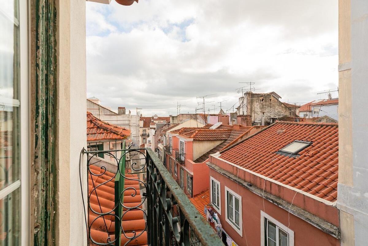 Attic Apartment With Balcony In Bairro Alto Lisboa Dış mekan fotoğraf