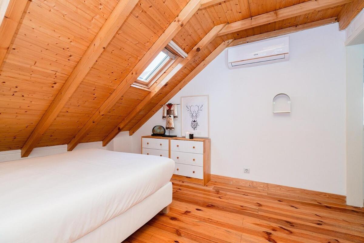 Attic Apartment With Balcony In Bairro Alto Lisboa Dış mekan fotoğraf