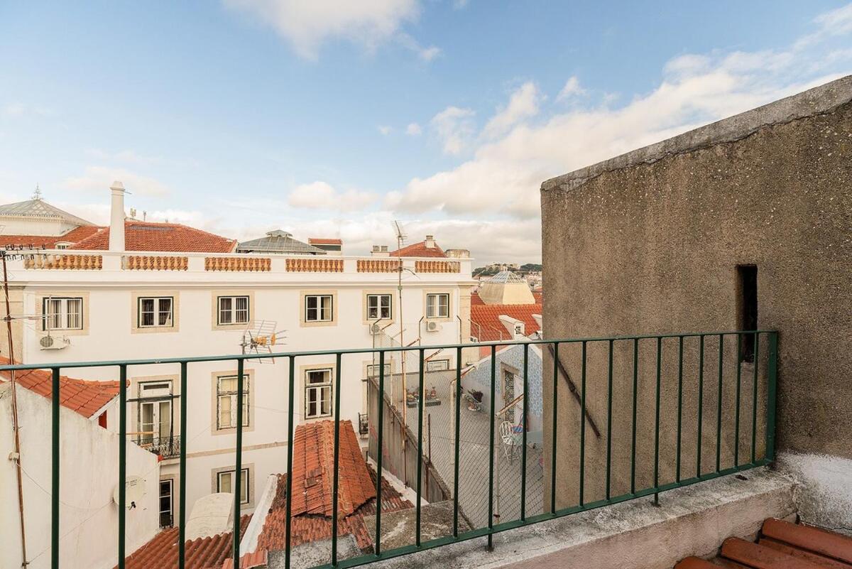 Attic Apartment With Balcony In Bairro Alto Lisboa Dış mekan fotoğraf